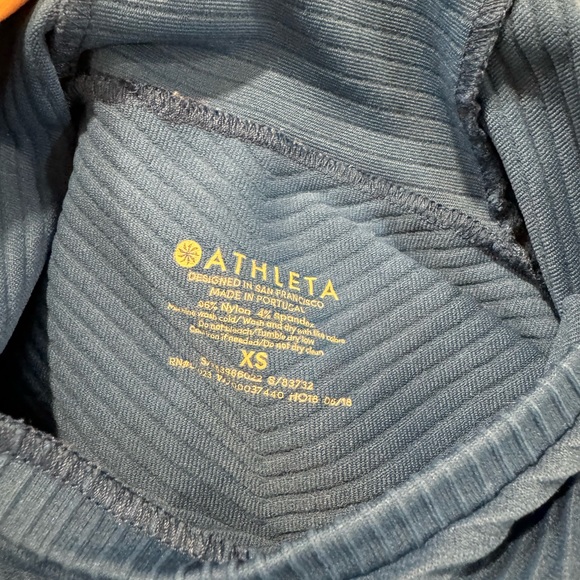 ATHLETA women’s size XS blue hooded training in cold weather layering top - Picture 10 of 13
